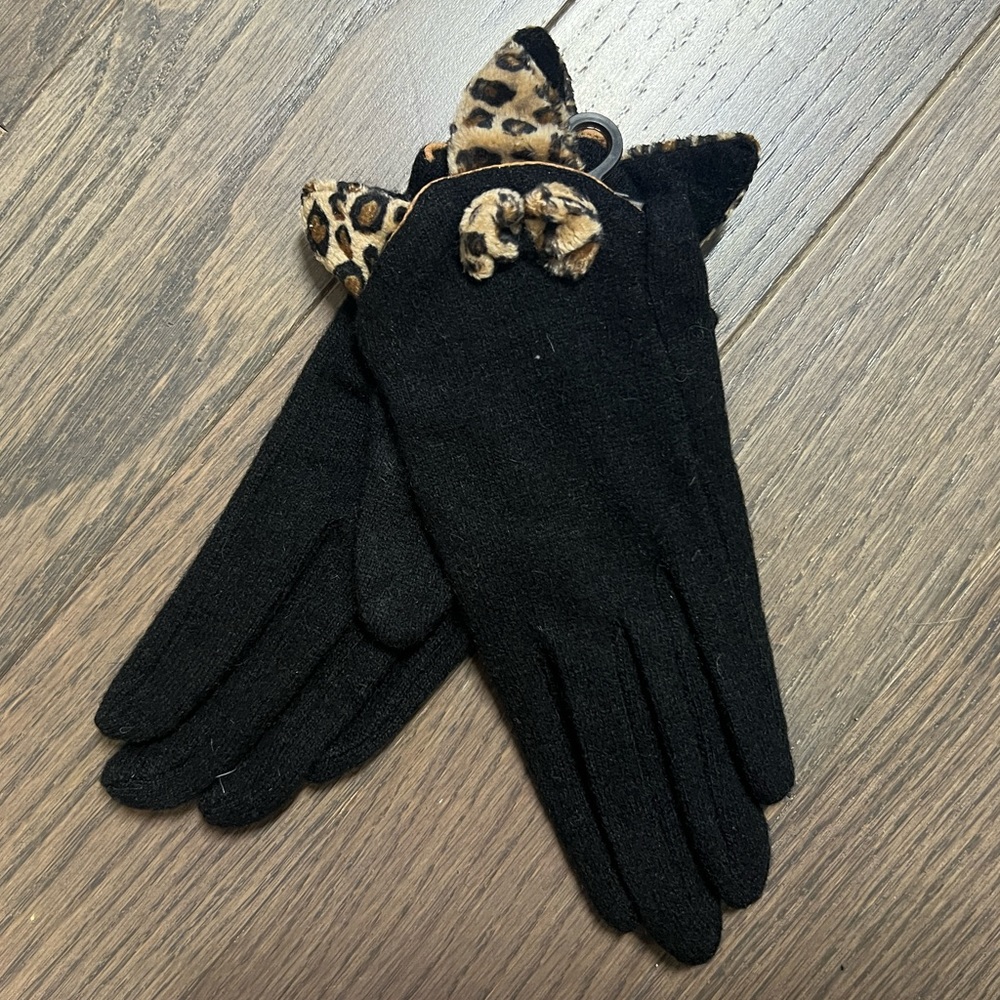 Gloves - Picture 2 of 5